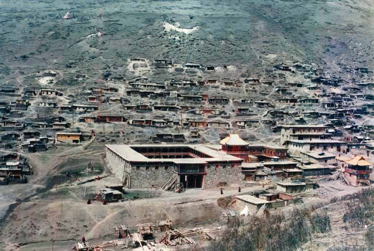 1990-1993年，索达吉堪布在桑耶塔为最早期的汉僧传法