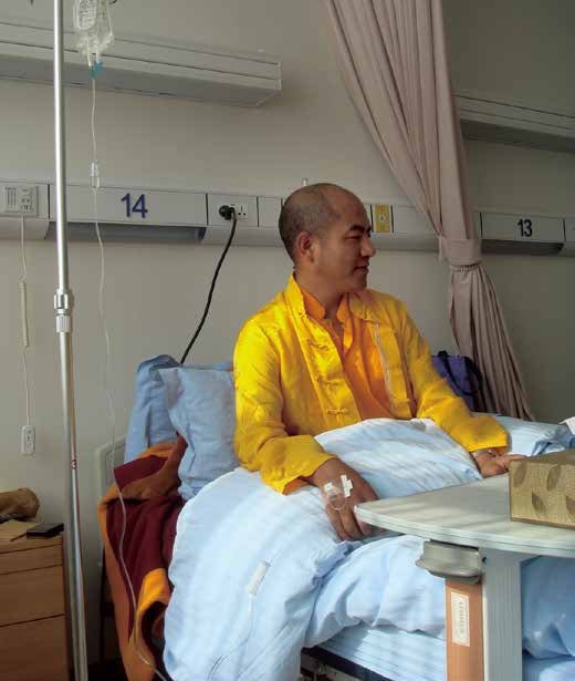 索达吉堪布住院期间，仍不断翻译经论，笔耕不辍